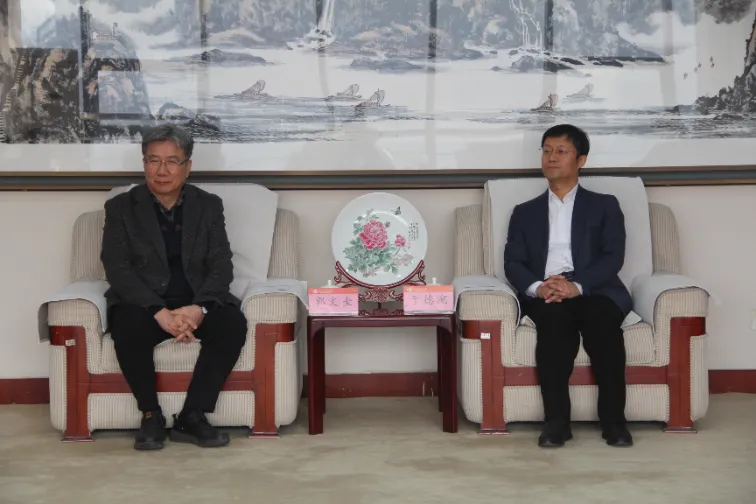 Shandong LANO Kerjasama karo Profesor KWAK, Moon Kyu, Ph.D. lan Perwakilan Liang Tongho saka Universitas Dongguk, Korea Kidul kanggo Nindakake Pertukaran lan Kerjasama ing Bidang Kontrol Kebisingan karo Universitas Shandong Jianzhu